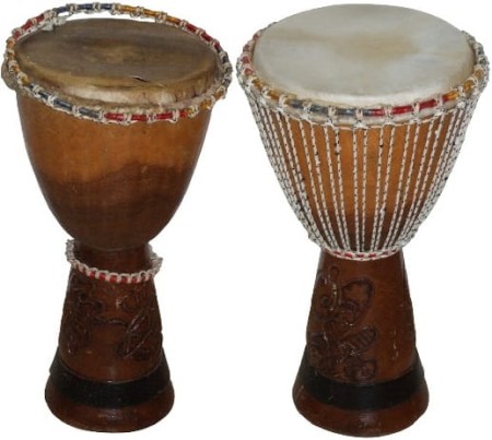 Uszkodzony afrykański djembe Senegal.jpg
